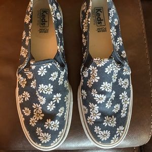 Keds daisy slip on shoes.